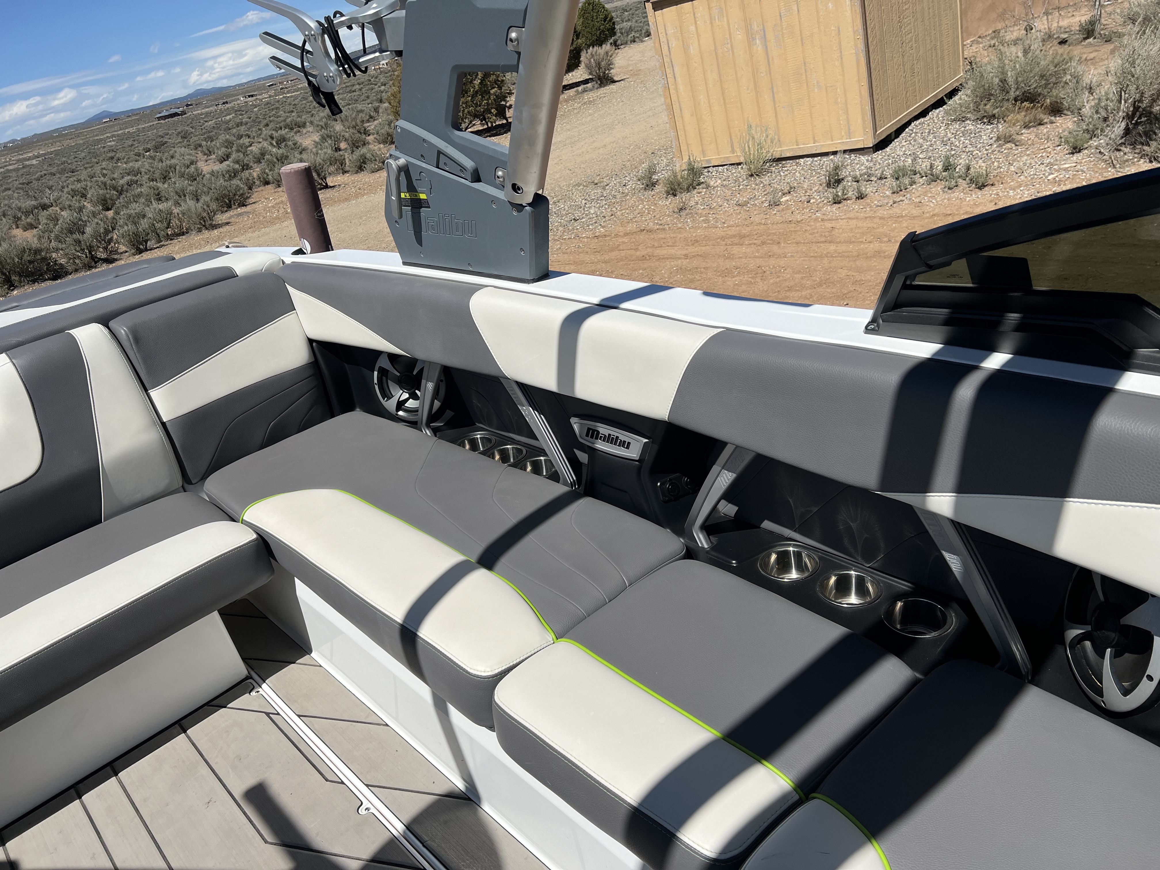 2020 Malibu 22MXZ Icon